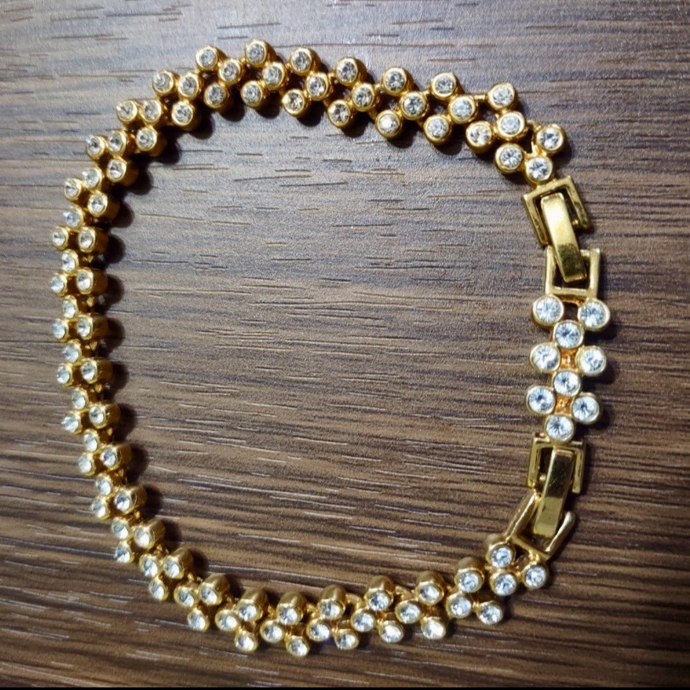 Jacqueline Bouvier Kennedy Elegant Gold and Crystal Women's Bracelet - Picture 7 of 16